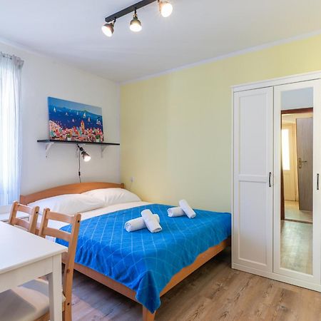 Rooms & Studio Apartments By The Way Baska  Exterior photo